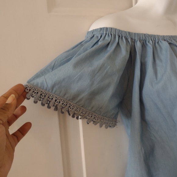 Joy Joy Denim Off of Shoulder Blouse. Size M. 🆕 - Picture 3 of 7